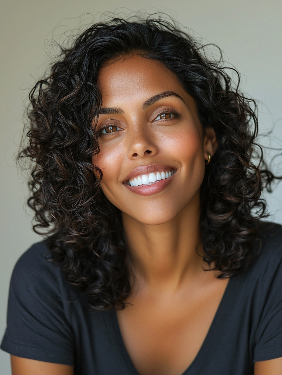 Vale Santana &mdash; Headshot casual &mdash; variante 3